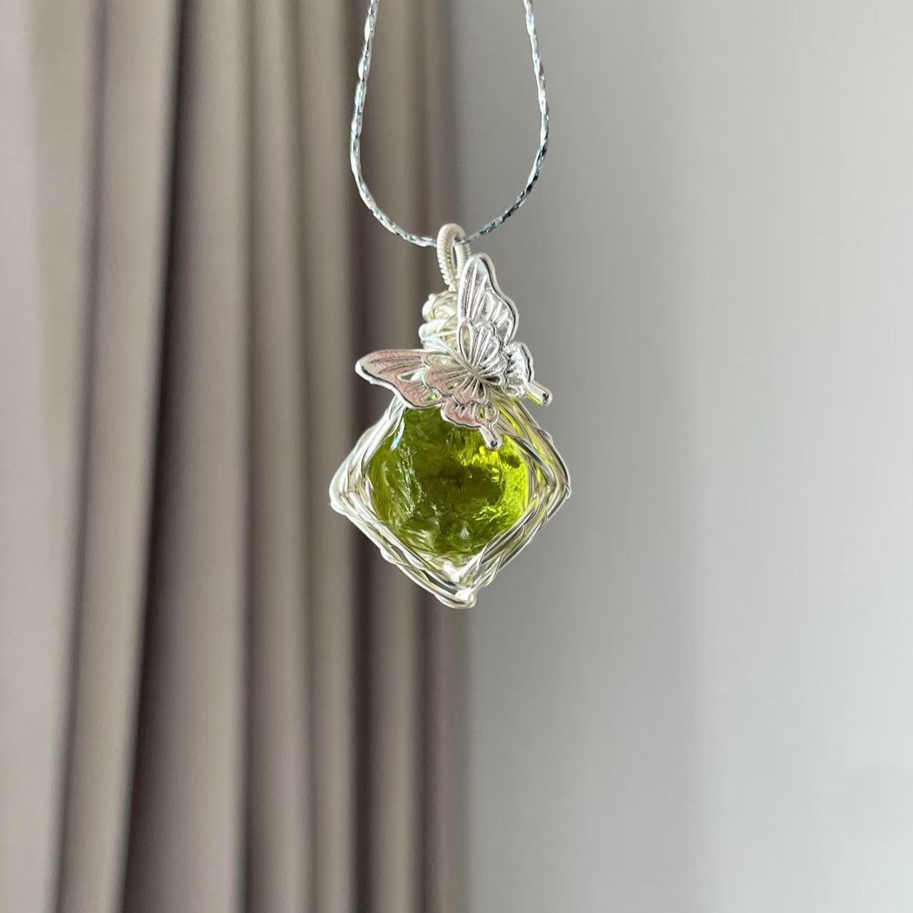 Hand-Wound Crystal Pendant Necklace (Butterfly)