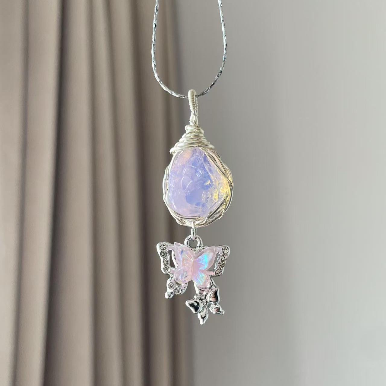 Hand-Wound Crystal Pendant Necklace (Circle)